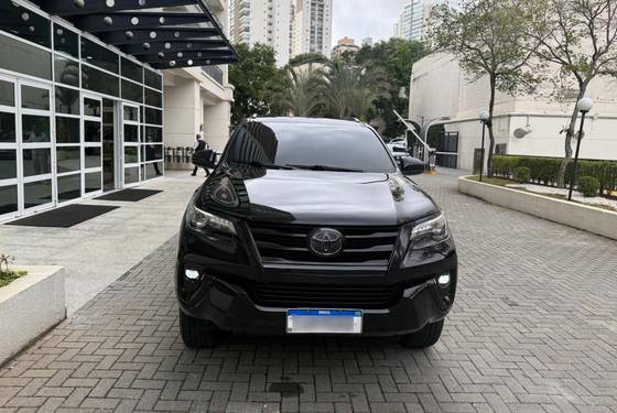 TOYOTA HILUX SW4 2.8 SRX 4X4 7 LUGARES 16V TURBO INTERCOOLER DIESEL 4P AUTOMÁTICO TOYOTA HILUX SW4 2.8 SRX 4X4 7 LUGARES 16V TURBO INTERCOOLER DIESEL 4P AUTOMÁTICO